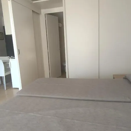 科姆塔特圣霍尔迪公寓式酒店 3* 普拉加德阿罗