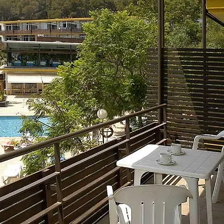 科姆塔特圣霍尔迪公寓式酒店 3* 普拉加德阿罗